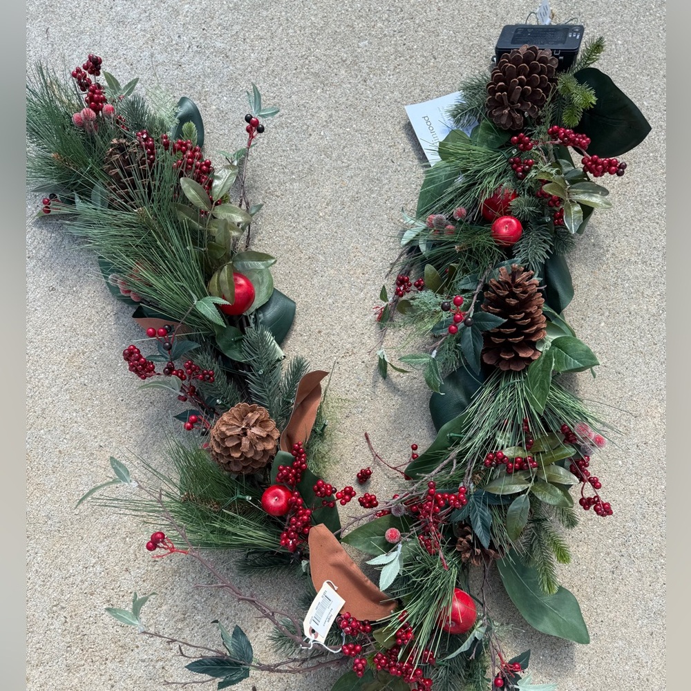 Frontgate Berry & Pinecone Holiday Garland - 6 ft